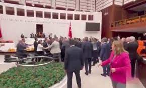 فیلم: درگیری حامیان اردوغان و امام‌اوغلو به مجلس کشیده شد